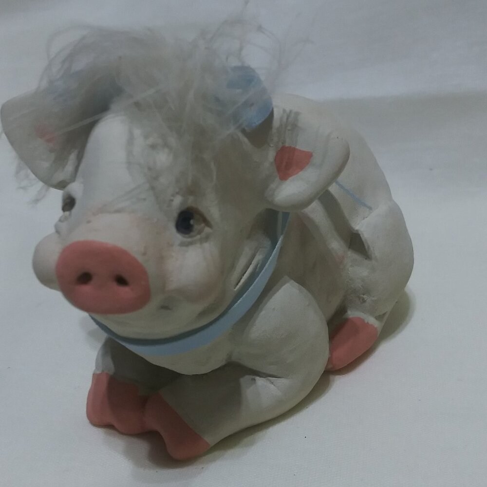 Hand-painted ceramic pig figurine “Kristin” – decorative collectible